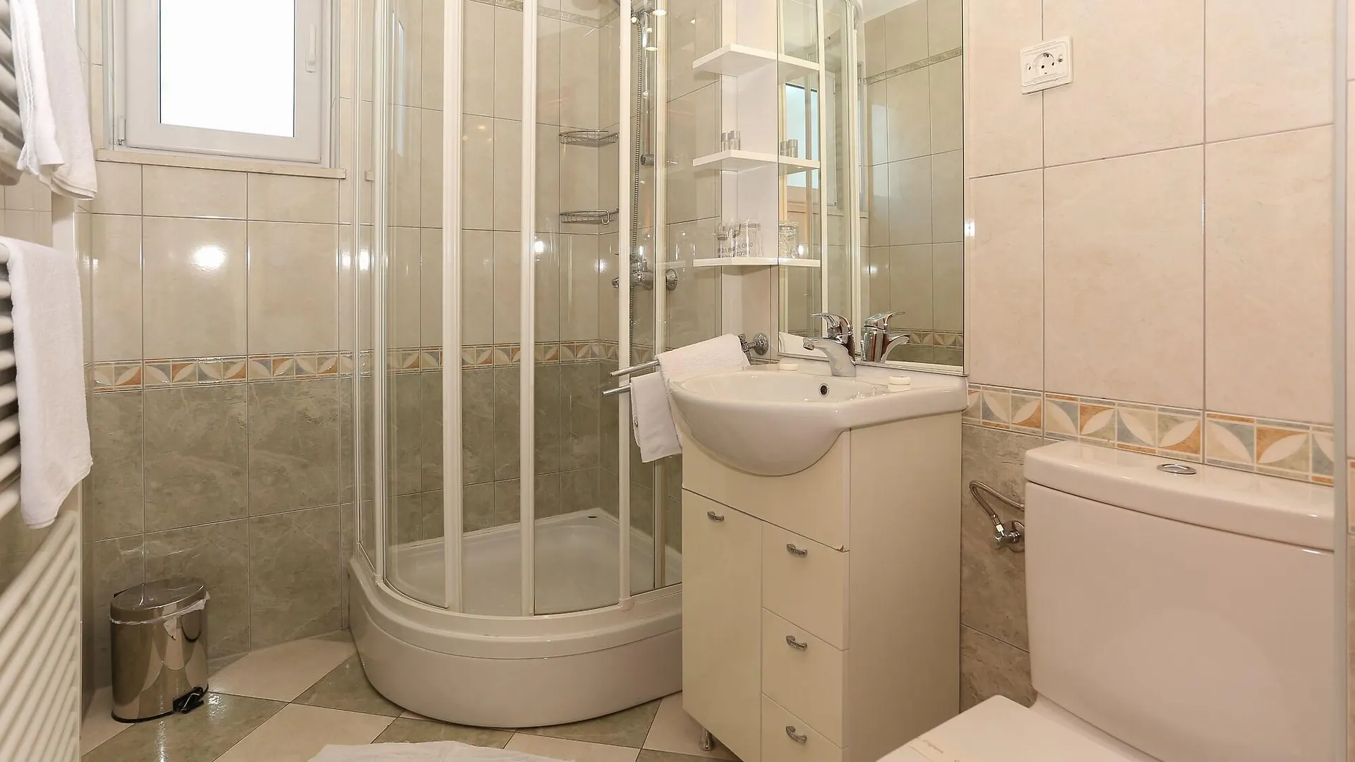 Apartments And Rooms Astoria Seget Vranjica