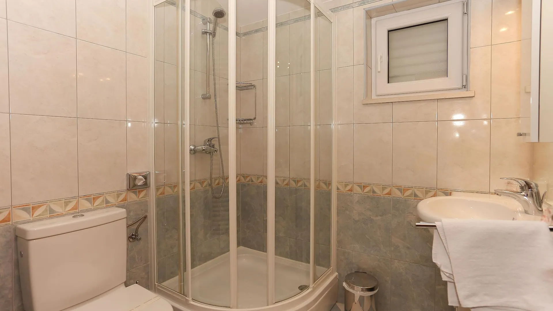 Apartments And Rooms Astoria Seget Vranjica